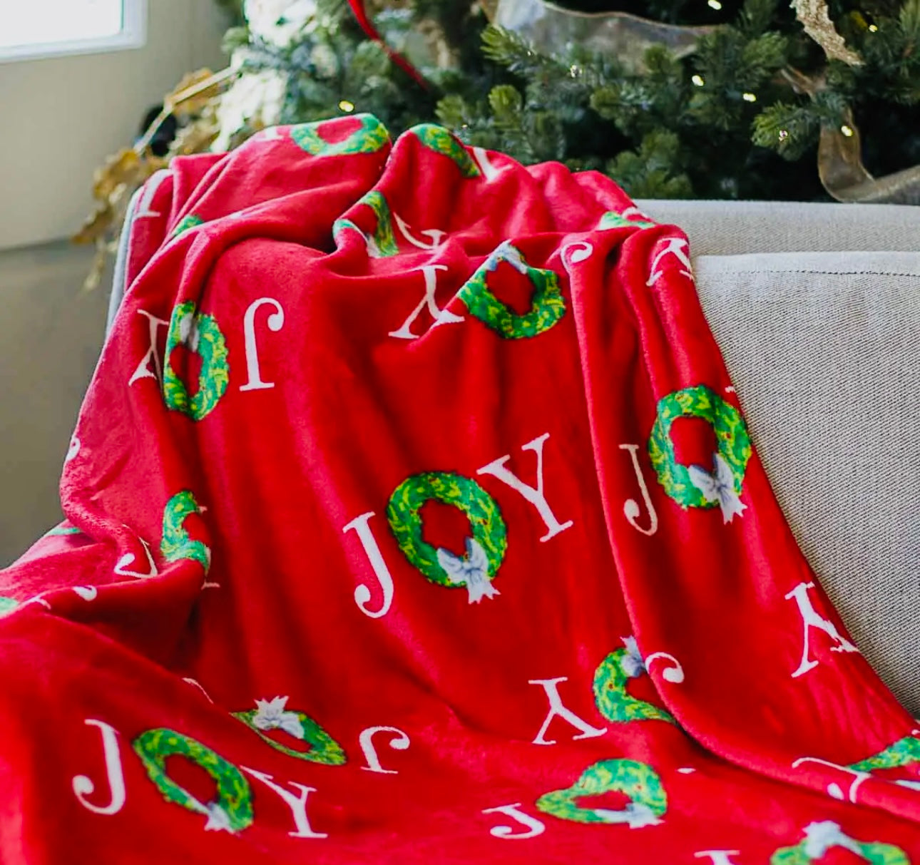 Joy Wreath Red Throw