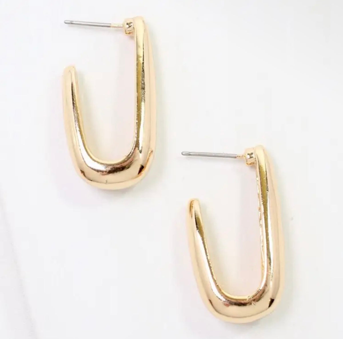 Sleek Oval Gold Hoop Earrings